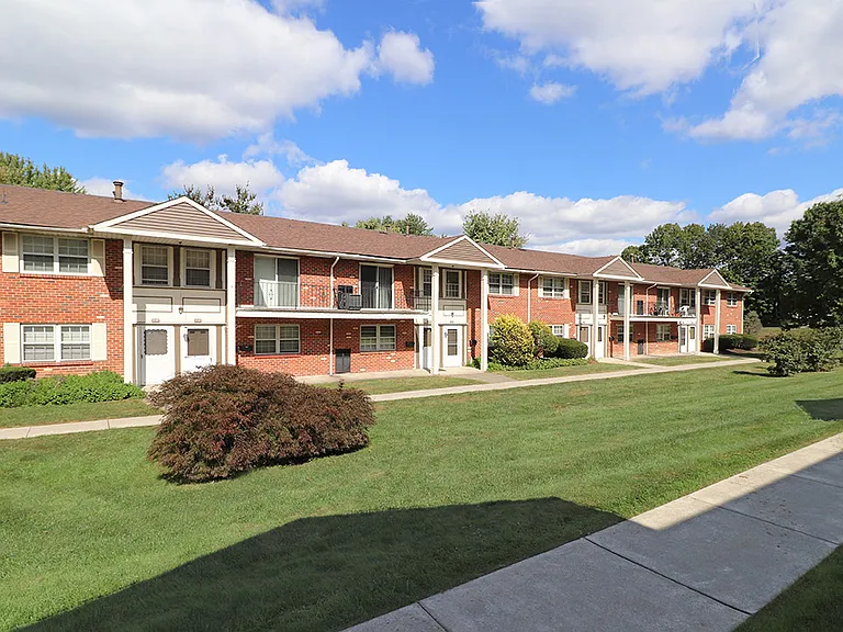 Green Valley Apartments — Photo 27