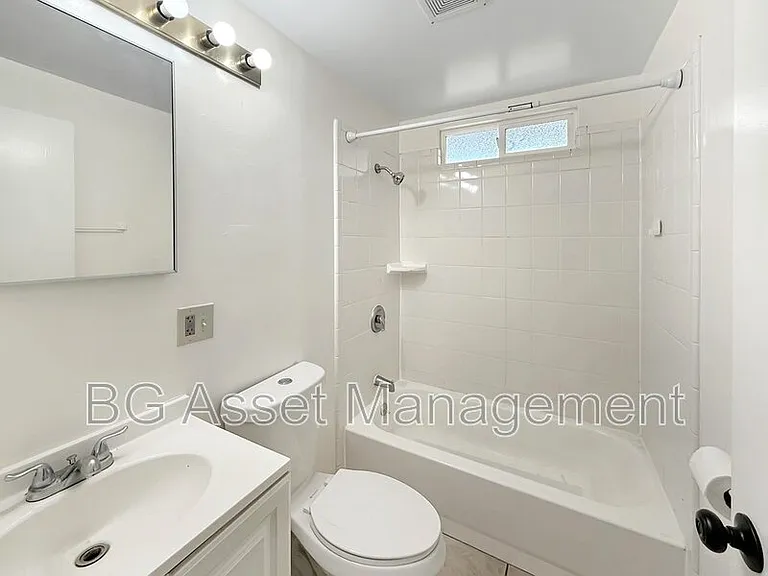 1526 Visalia Ave — Photo 9