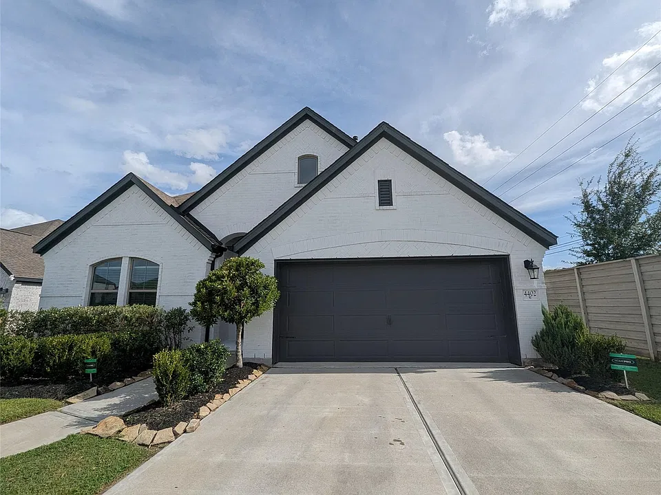 4402 Stone Ridge Ln