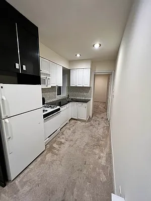 Rented by Manhattan Dwelling Corporation | media 19