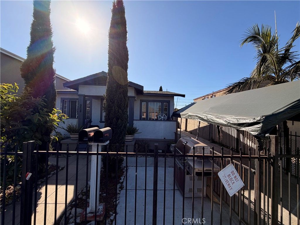 Apartment in Los Angeles, Hyde Park - View 2
