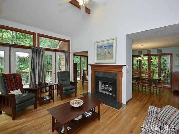 5th image of 11 Ravenwood Ln