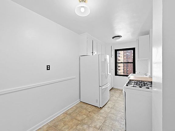 4th image of 417 Grand St Unit E1601