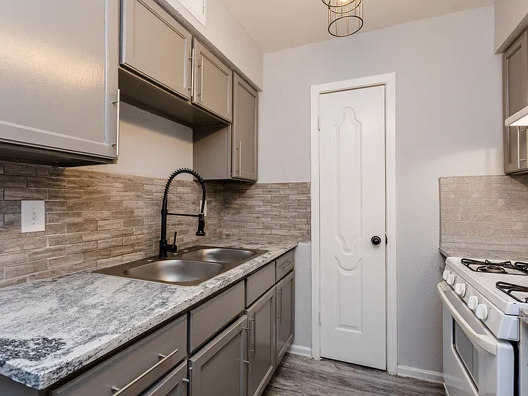 Allendale Village Apartments — Photo 47