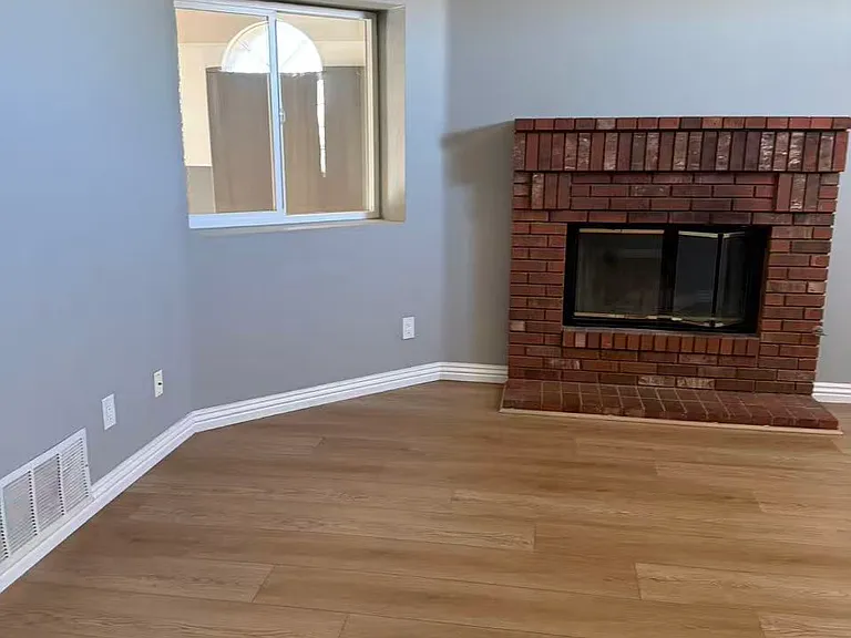 2848 Longhorn St — Photo 2