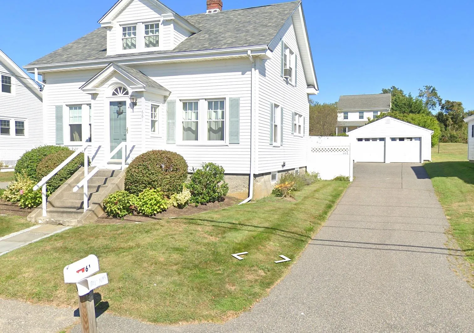 661 Aquidneck Ave — Photo 1