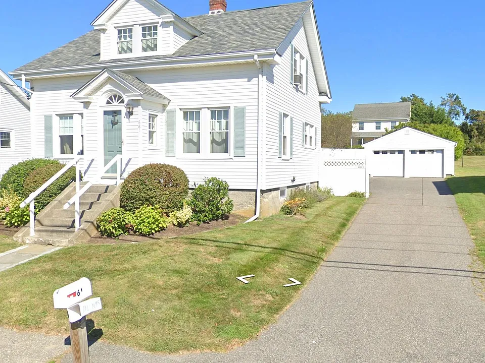 661 Aquidneck Ave