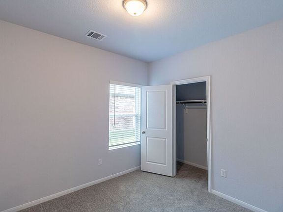 4th image of 160 Mammoth Dr