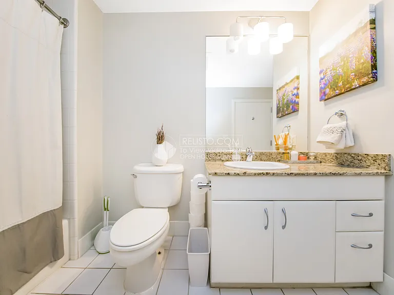 250 King St #652 — Photo 21