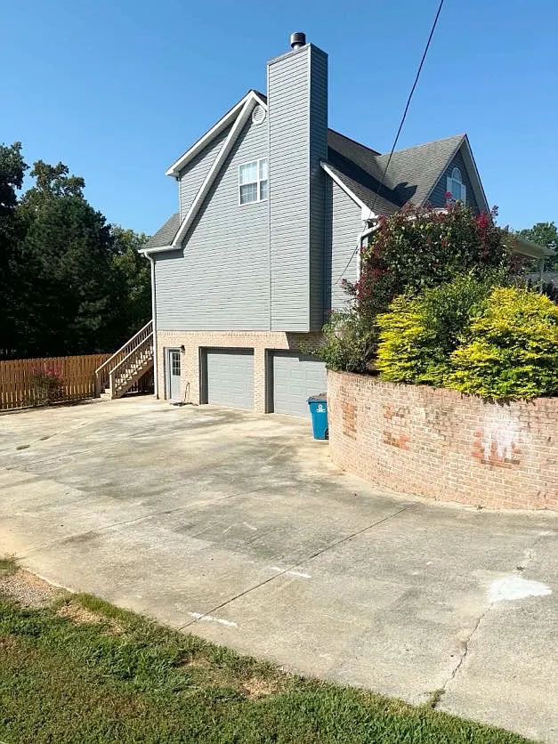 4 bed, 3.5 bath, 2116 sqft, $2,200 — Photo 2