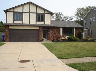 23 Round Trail Rd, Buffalo, NY 14218