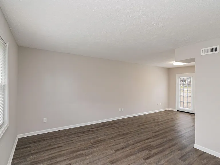 2522 McMillan St N — Photo 9