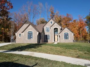 11249 Forestview Ct, Washington Twp, MI 48094