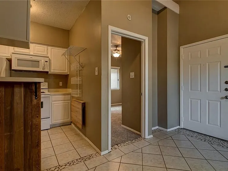 2714 Nueces St #203 — Photo 2