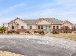 850 Pinecrest Dr, Dexter, MI 48130