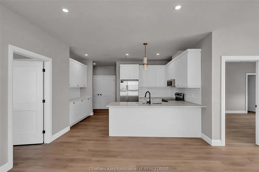 2 bed, 1385 sqft, $3,147 — Photo 3