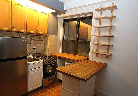3rd image of 116 W 72nd St APT 3E