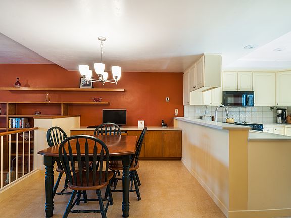 5th image of 269 Valley Dr