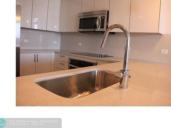 5th image of 999 SW 1st Ave APT 2813
