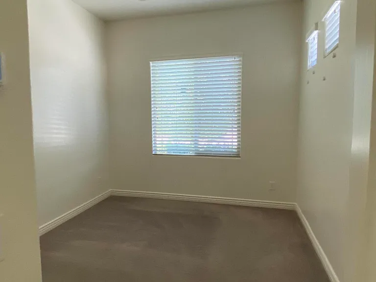 233 W Sandra Ter — Photo 18