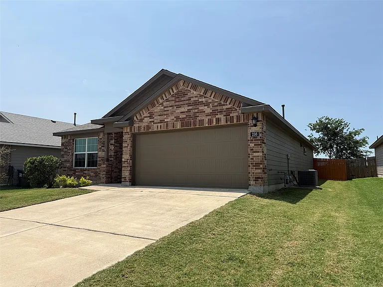 236 Lance Trl — Photo 2