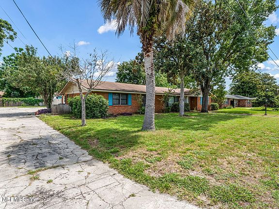 3rd image of 7307 MAPLE TREE Drive