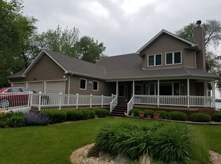 204 Eagle Point Rd, Fox Lake, IL 60020