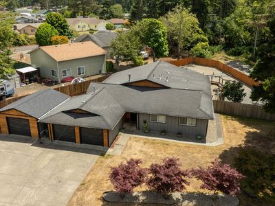 1145 Lakeshore Dr, Coos Bay, OR, 97420