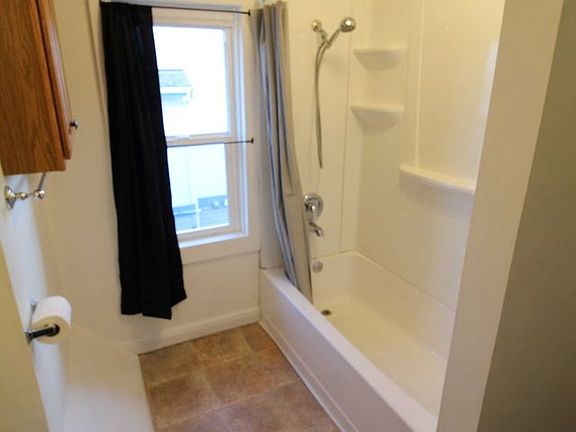 5th image of 930 N 85th St