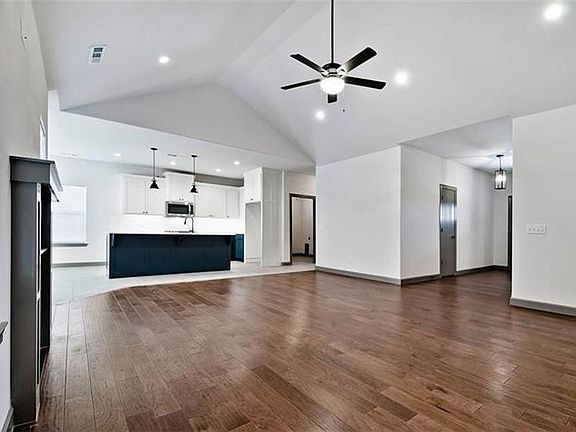 5th image of 2302 SW Worthington Ave