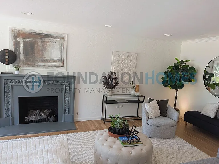 136 Peacock Dr — Photo 5