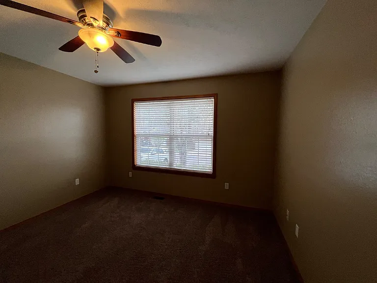 161 Shadowview Dr — Photo 23