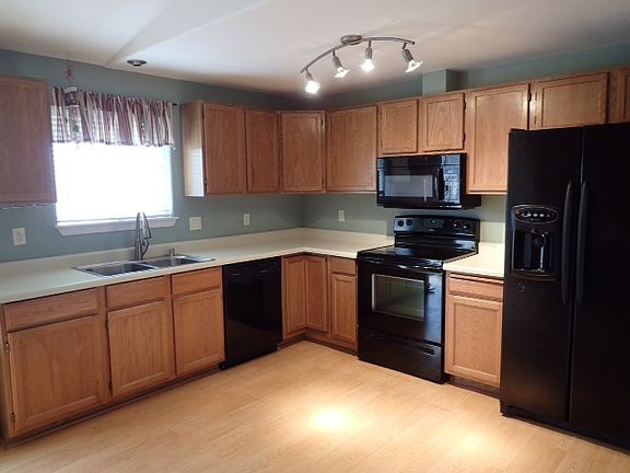 5th image of 4921 Holly Way