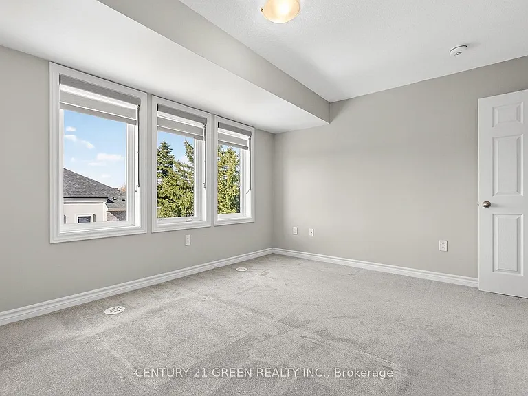 383 Dundas St E #76 — Photo 32