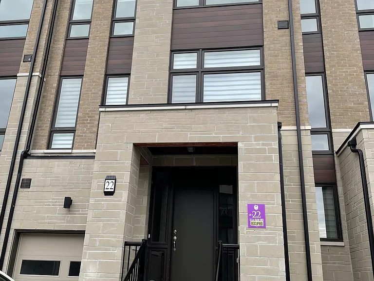 22 La Tache Cres — Photo 1