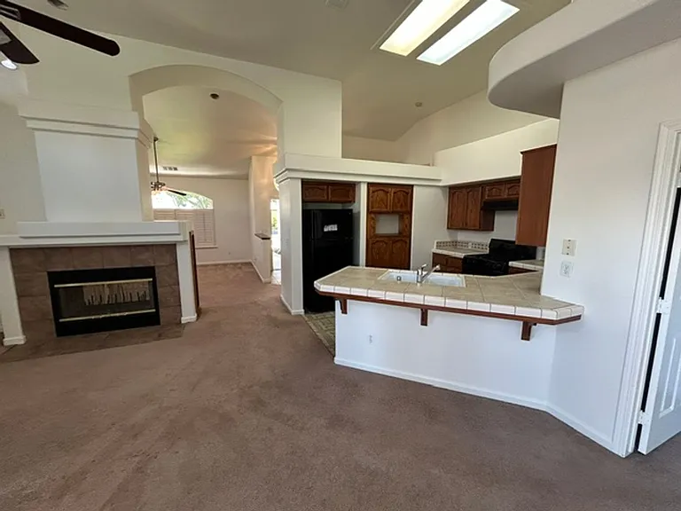 1612 E Victor Ave — Photo 5