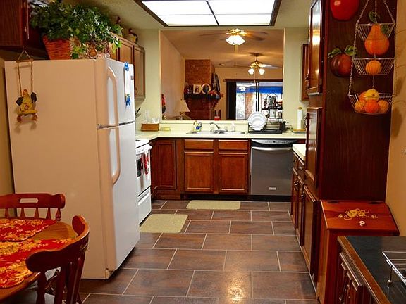 4th image of 728 Wright Ct