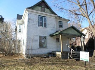 1121 State St, Cedar Falls, IA 50613