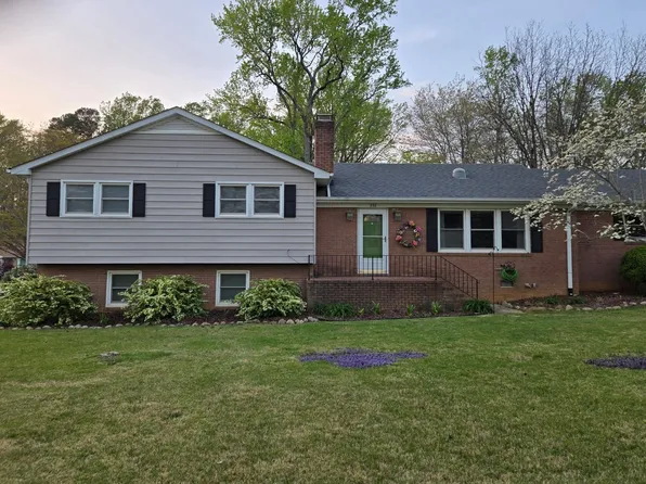 332 Saint James Dr, Spartanburg, SC 29301