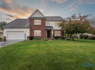 2393 Woods Edge Rd, Perrysburg, OH 43551