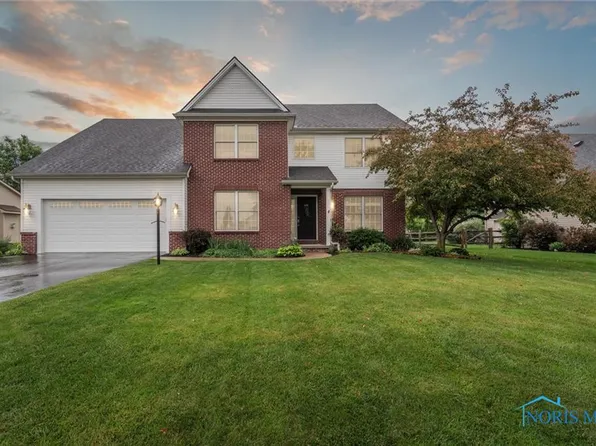 2393 Woods Edge Rd, Perrysburg, OH 43551