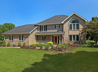 2806 Woodview Dr, Spring Grove, IL 60081