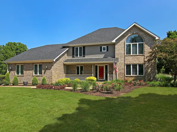 2806 Woodview Dr, Spring Grove, IL 60081