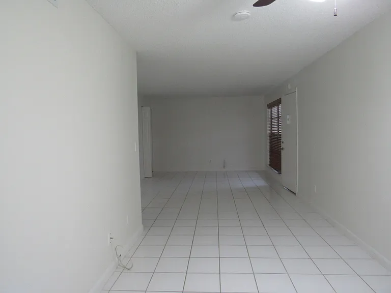 2110 SE Edler Dr — Photo 3