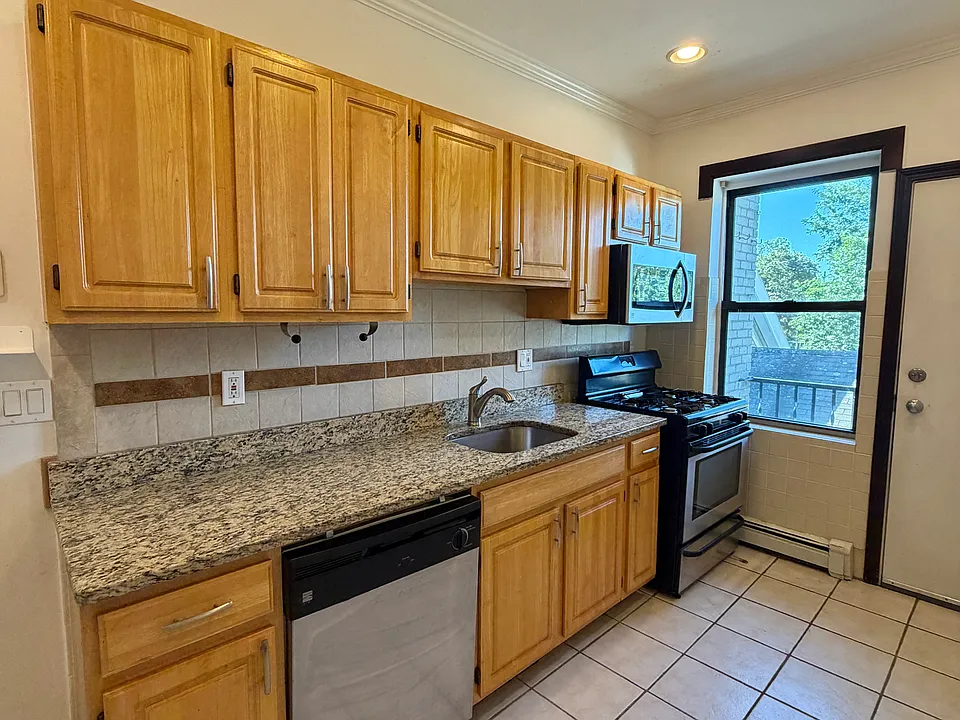 435 Walnut Ave #8