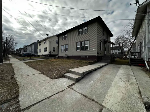 1206 S 17th St, Manitowoc, WI 54220