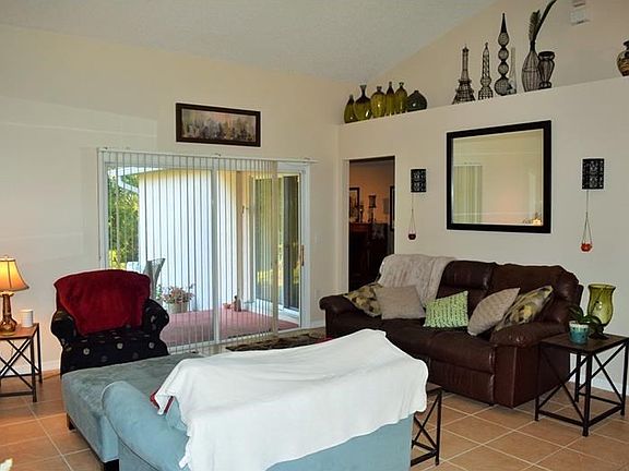 3rd image of 3045 Branchville Dr