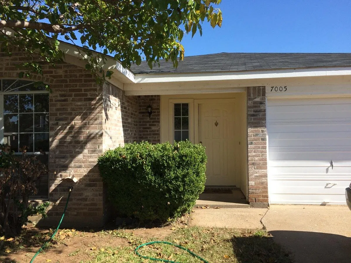 3 bed, 1345 sqft, $2,000 — Photo 4