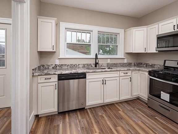 4th image of 1026 Grand Ct