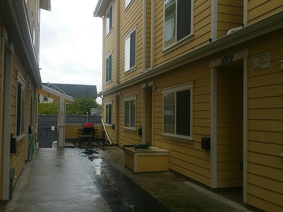 5th image of 5522 Roosevelt Way NE #A